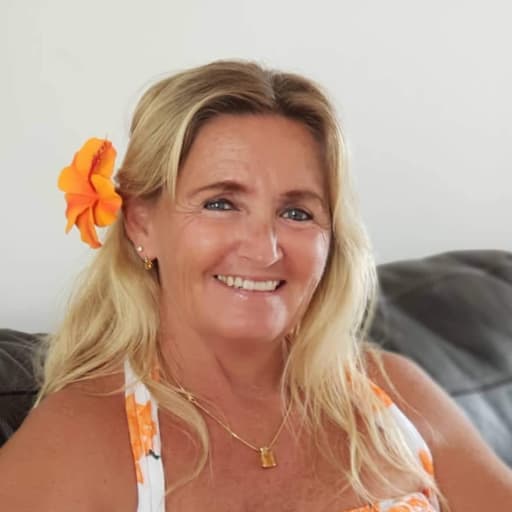 Profile image for pet sitter Denise