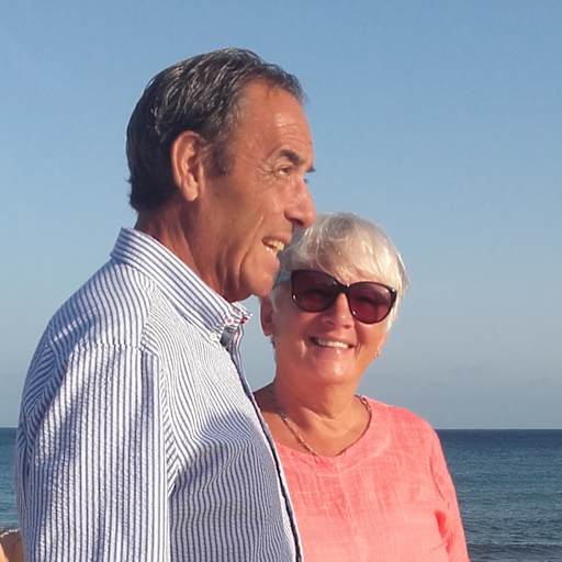 Profile image for pet sitters Linda & Mark