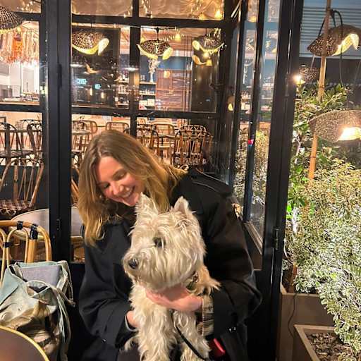 Profile image for pet sitter louise