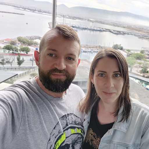 Profile image for pet sitters Franziska & Nick
