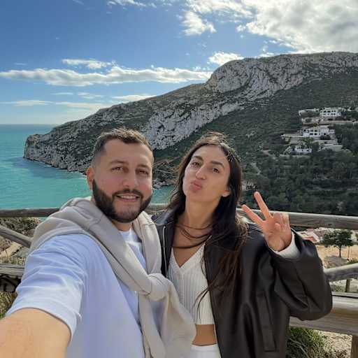 Profile image for pet sitters Safure & Dmytro