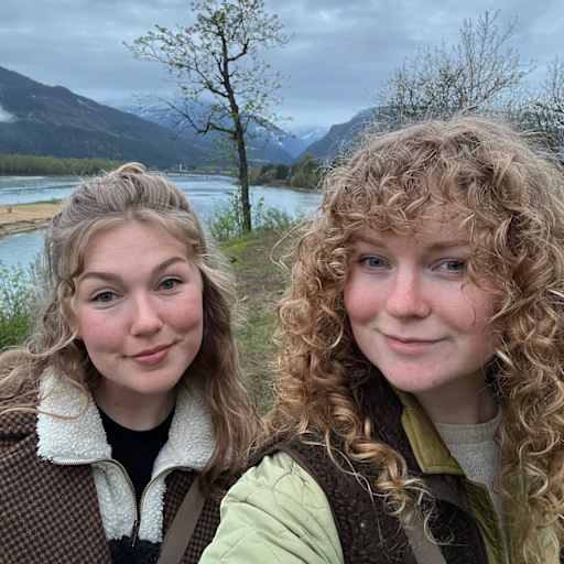 Profile image for pet sitters Esmay & Daisy