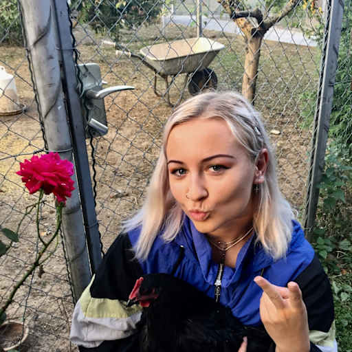 Profile image for pet sitter Julia
