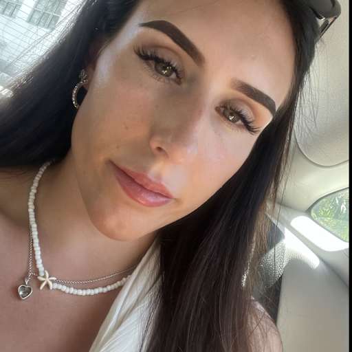 Profile image for pet sitter Aline