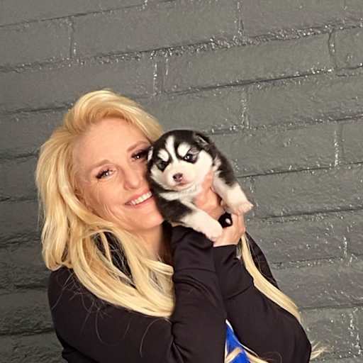 Profile image for pet sitter Lourie