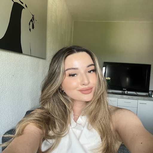Profile image for pet sitter Lisa
