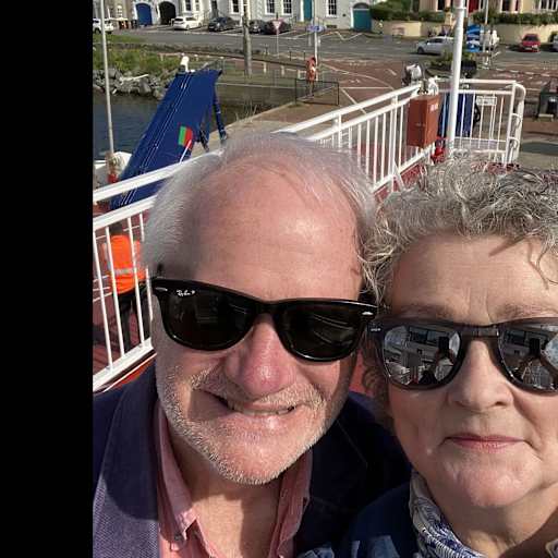Profile image for pet sitters Cait & Laurence