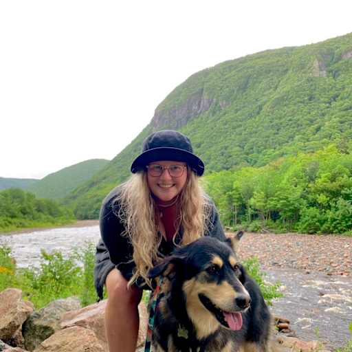 Profile image for pet sitter Maude