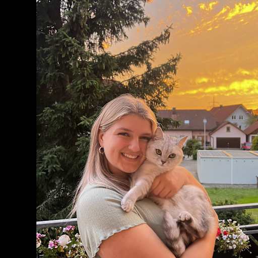 Profile image for pet sitter Joelina