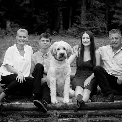Profile image for pet sitters Shari & Mark