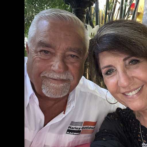 Profile image for pet sitters Renee & Jim