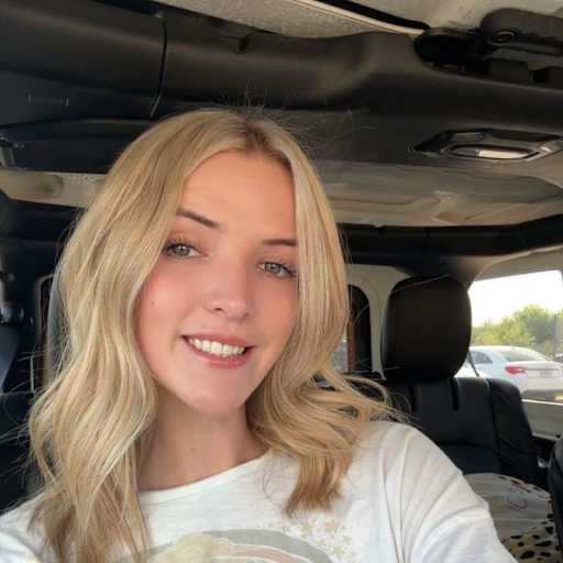 Profile image for pet sitter Chloe