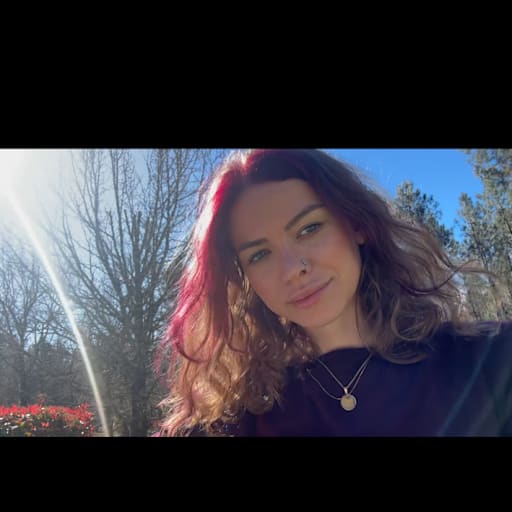 Profile image for pet sitter Roxane