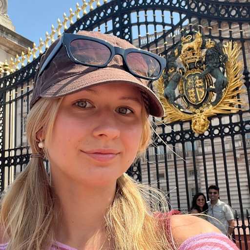 Profile image for pet sitter Carina
