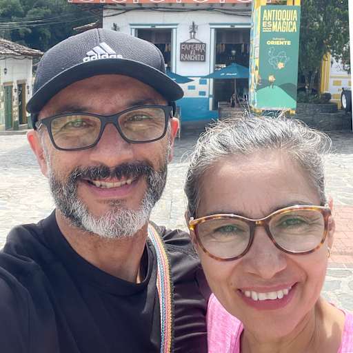 Profile image for pet sitters Jose Mauricio & Adriana Maria