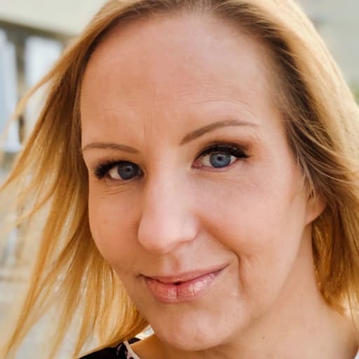 Profile image for pet sitter Kelly