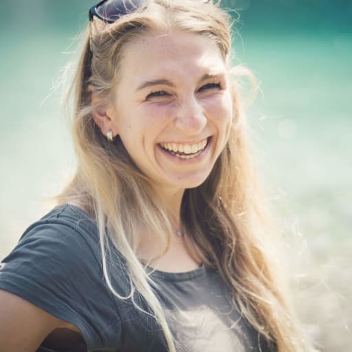 Profile image for pet sitter Julia