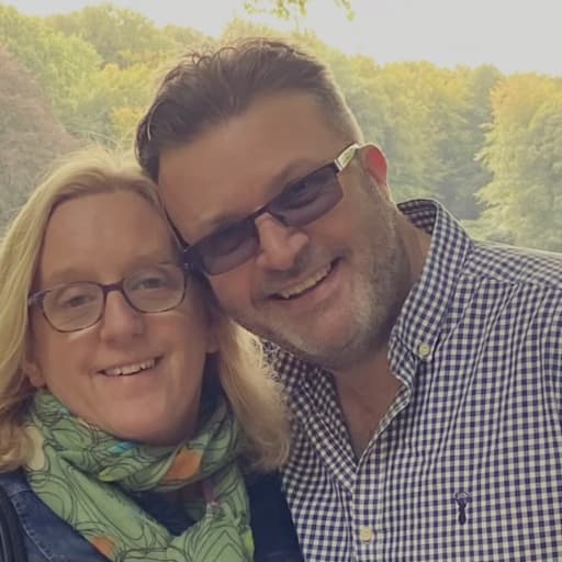 Profile image for pet sitters Helen & Andrew