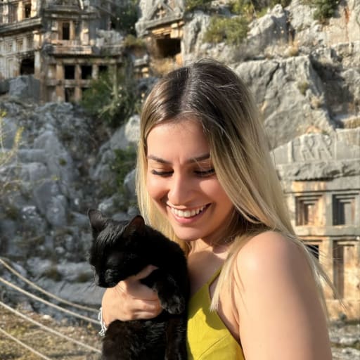 Profile image for pet sitter Hira