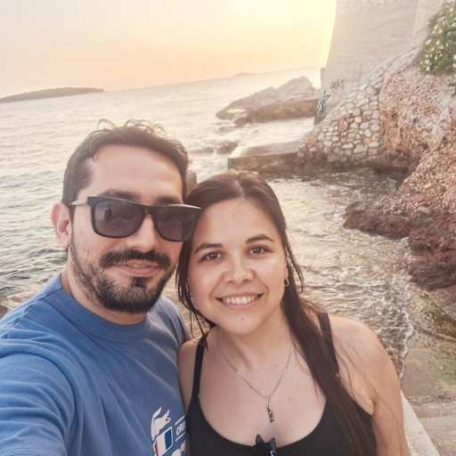 Profile image for pet sitters VERONICA & Raul Ricardo