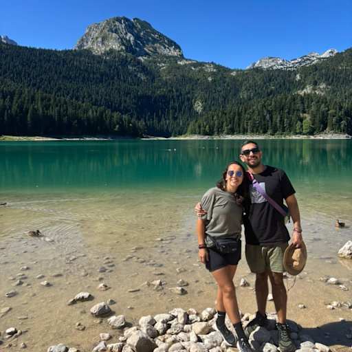 Profile image for pet sitters Melissa & Juan