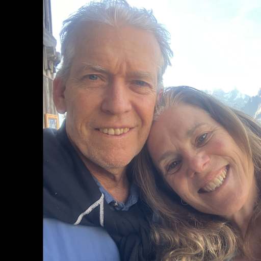 Profile image for pet sitters Jenny & Simon