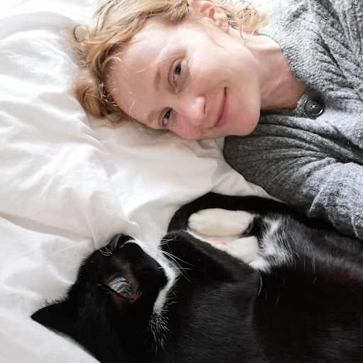 Profile image for pet sitter Ari