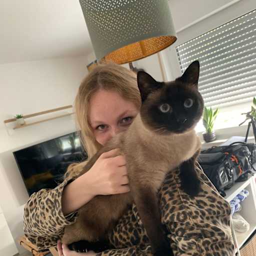 Profile image for pet sitter Maira