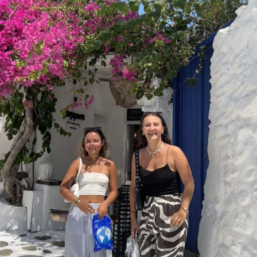Profile image for pet sitters Zélie & Svetlana 