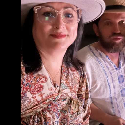 Profile image for pet sitters yisroel & Sandra Milena 