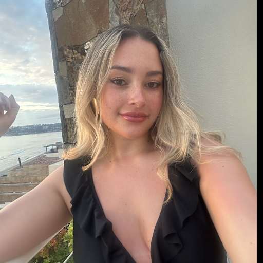 Profile image for pet sitters Mikaela & Daniela