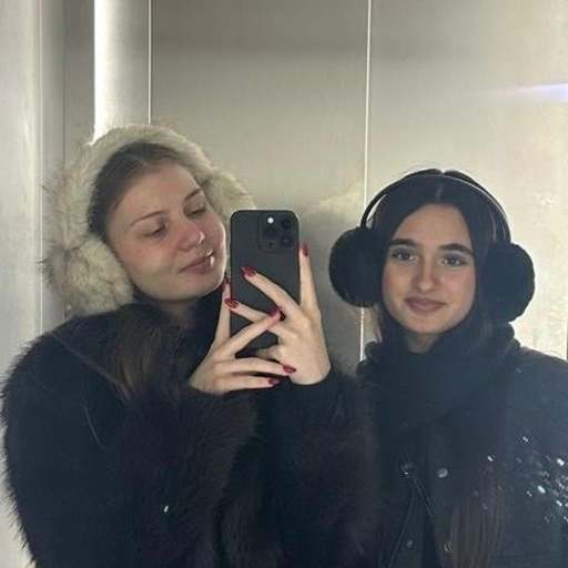 Profile image for pet sitters Jasmin & Julia