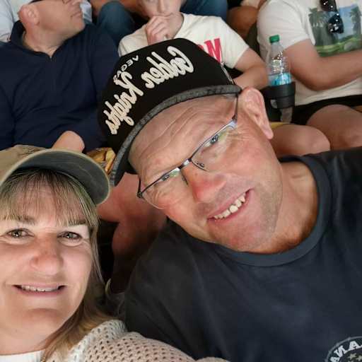 Profile image for pet sitters Julie & Daryl