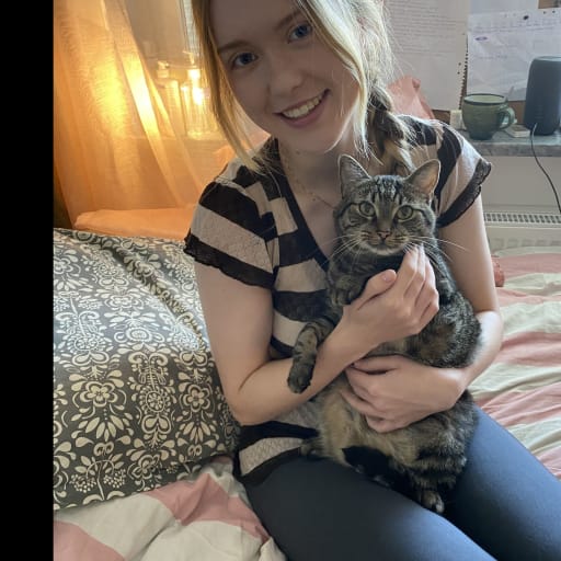 Profile image for pet sitter Alvina