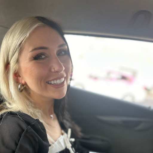 Profile image for pet sitter Arielle