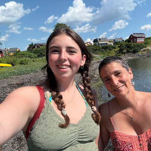 Profile image for pet sitters leslie & Emma
