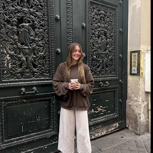 Profile image for pet sitter claira