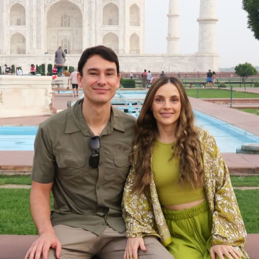 Profile image for pet sitters Monica & Justin 