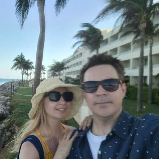 Profile image for pet sitters Ian & Lana