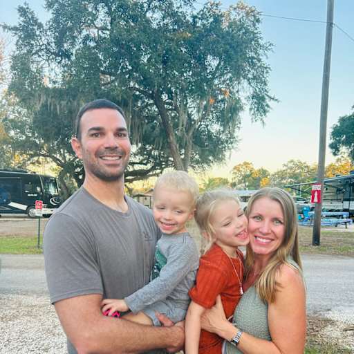 Profile image for pet sitters Julia & Cory 