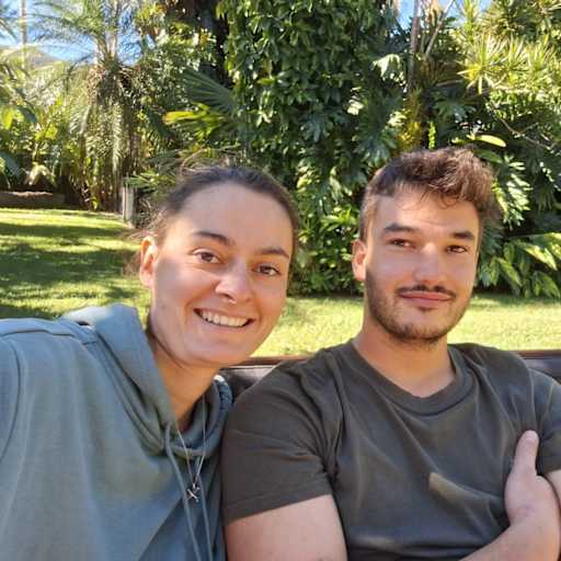 Profile image for pet sitters Flore & Julien