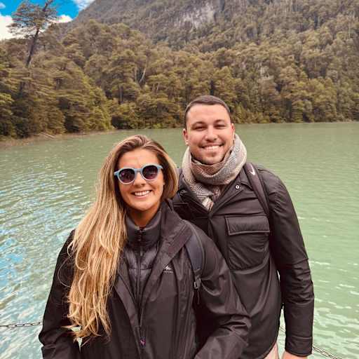 Profile image for pet sitters Tais & Leonardo