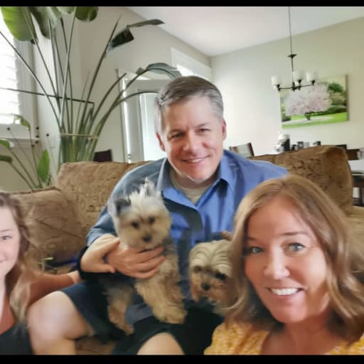 Profile image for pet sitters Lori & Robert