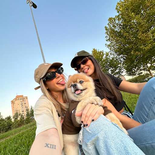 Profile image for pet sitters Schiva & Évelin Cristine