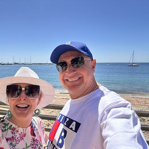 Profile image for pet sitters Randy & Lilia