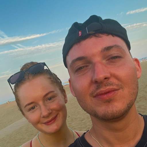 Profile image for pet sitters Nina & Ryan