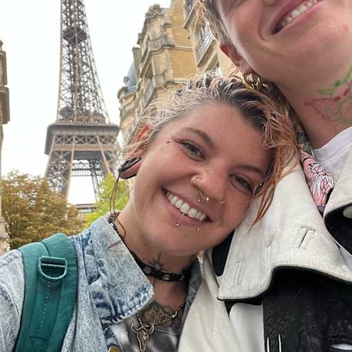 Profile image for pet sitters Lindsay & Ziva