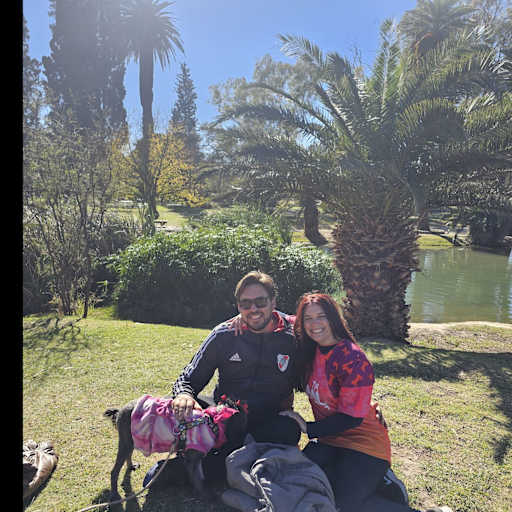 Profile image for pet sitters Ariel & Maria Florencia
