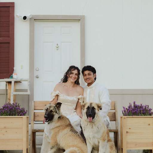Profile image for pet sitters Olivia & Aaron 