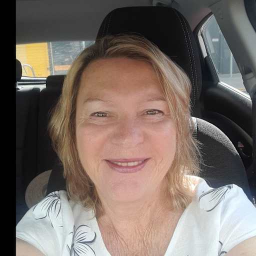 Profile image for pet sitter Roslyn